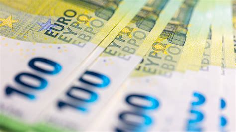 porovnanie budúcich eurobankoviek vizuálne schémy